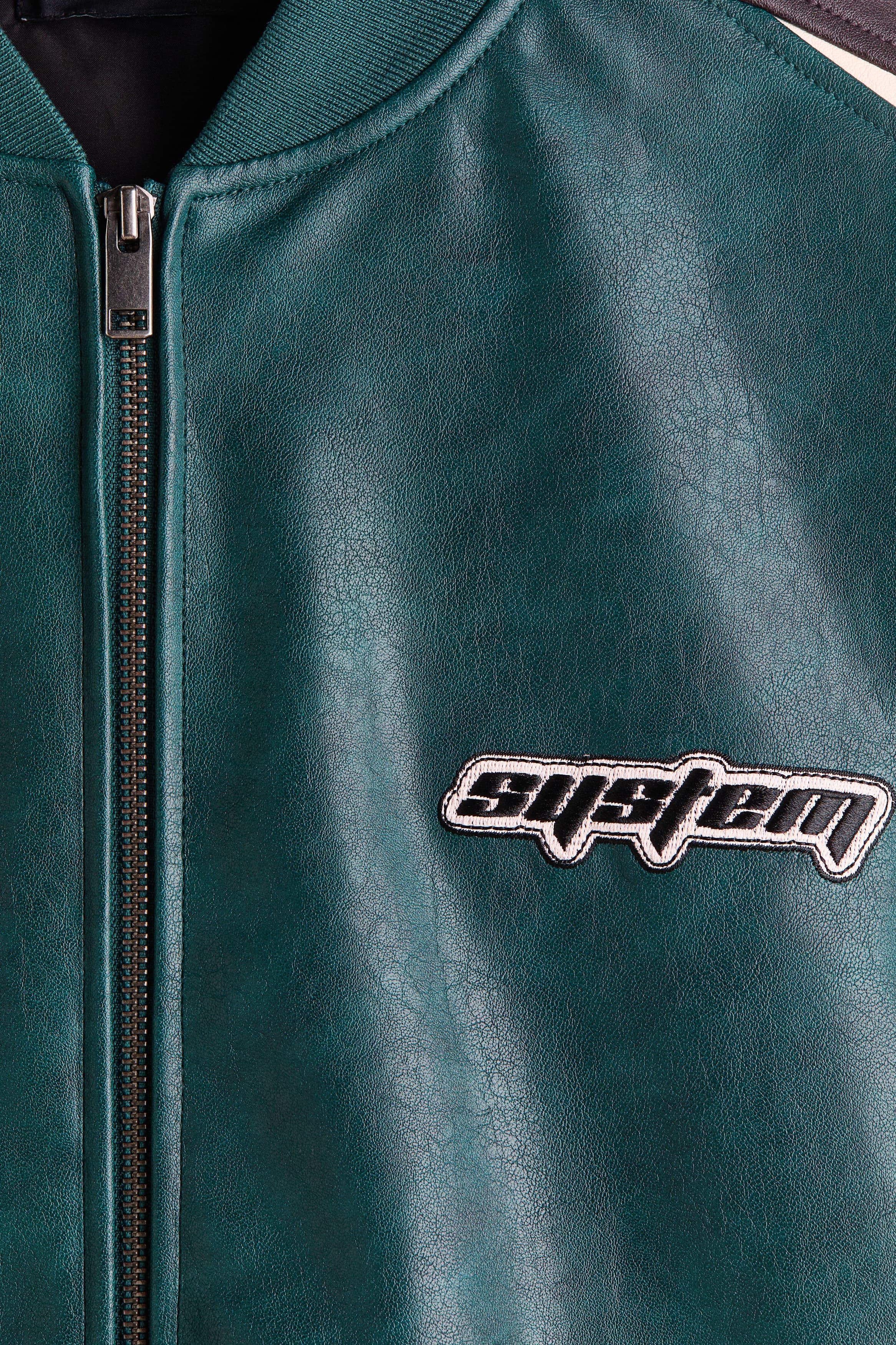 Куртка в рубчик с боковыми карманами: детали изделия