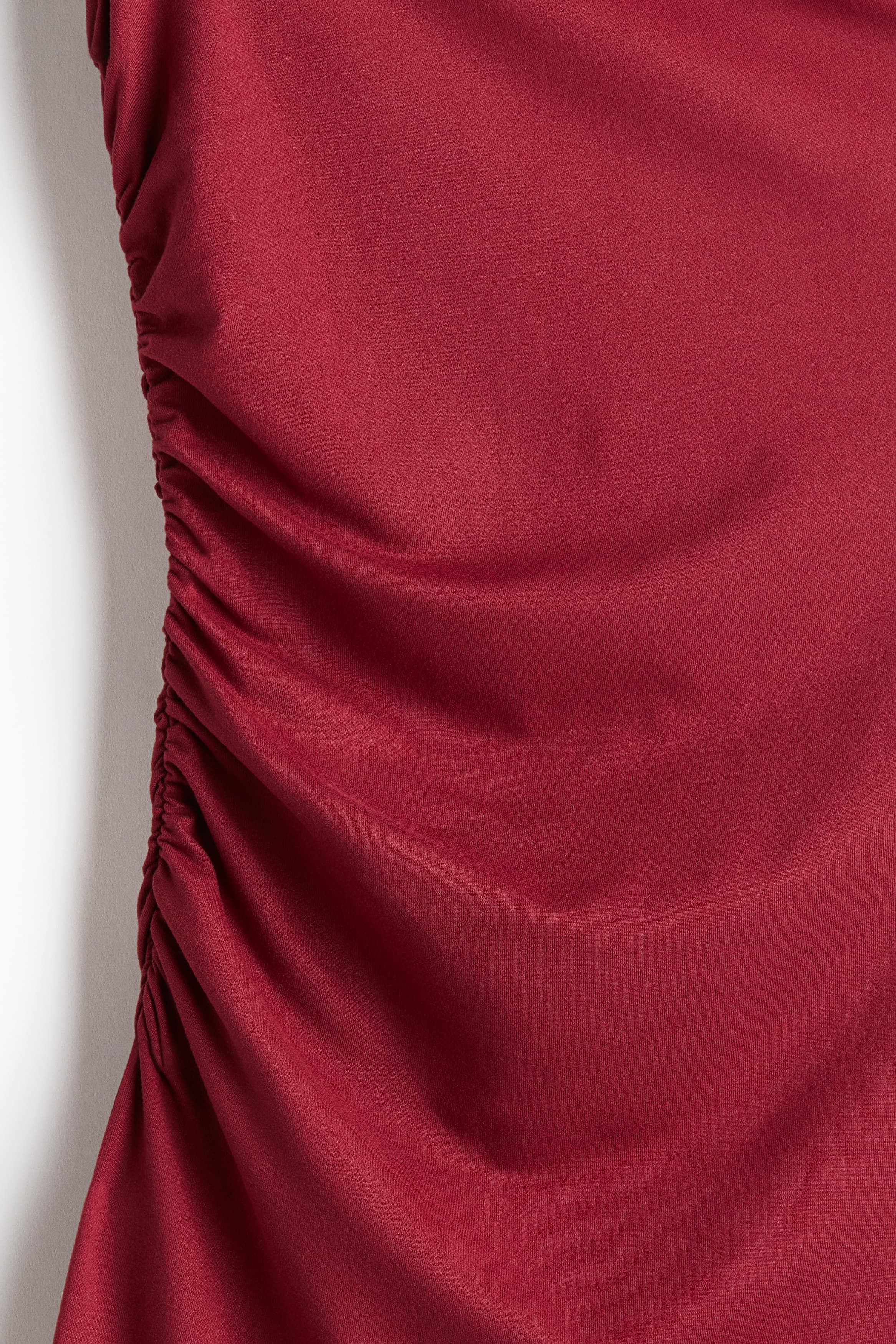 Платье миди со сборками: детали изделия