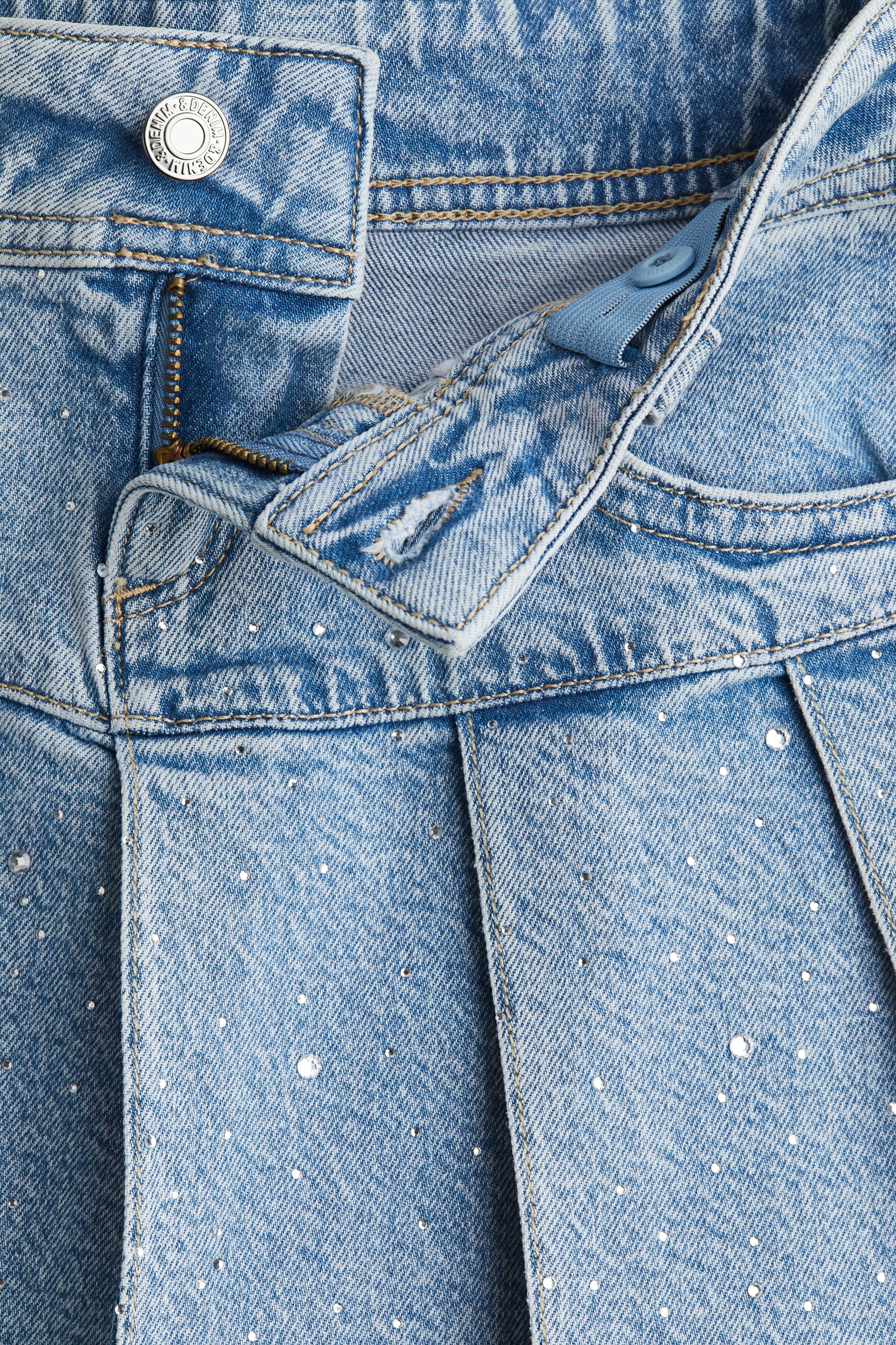 Джинсовая юбка на молнии прямого кроя: детали изделия