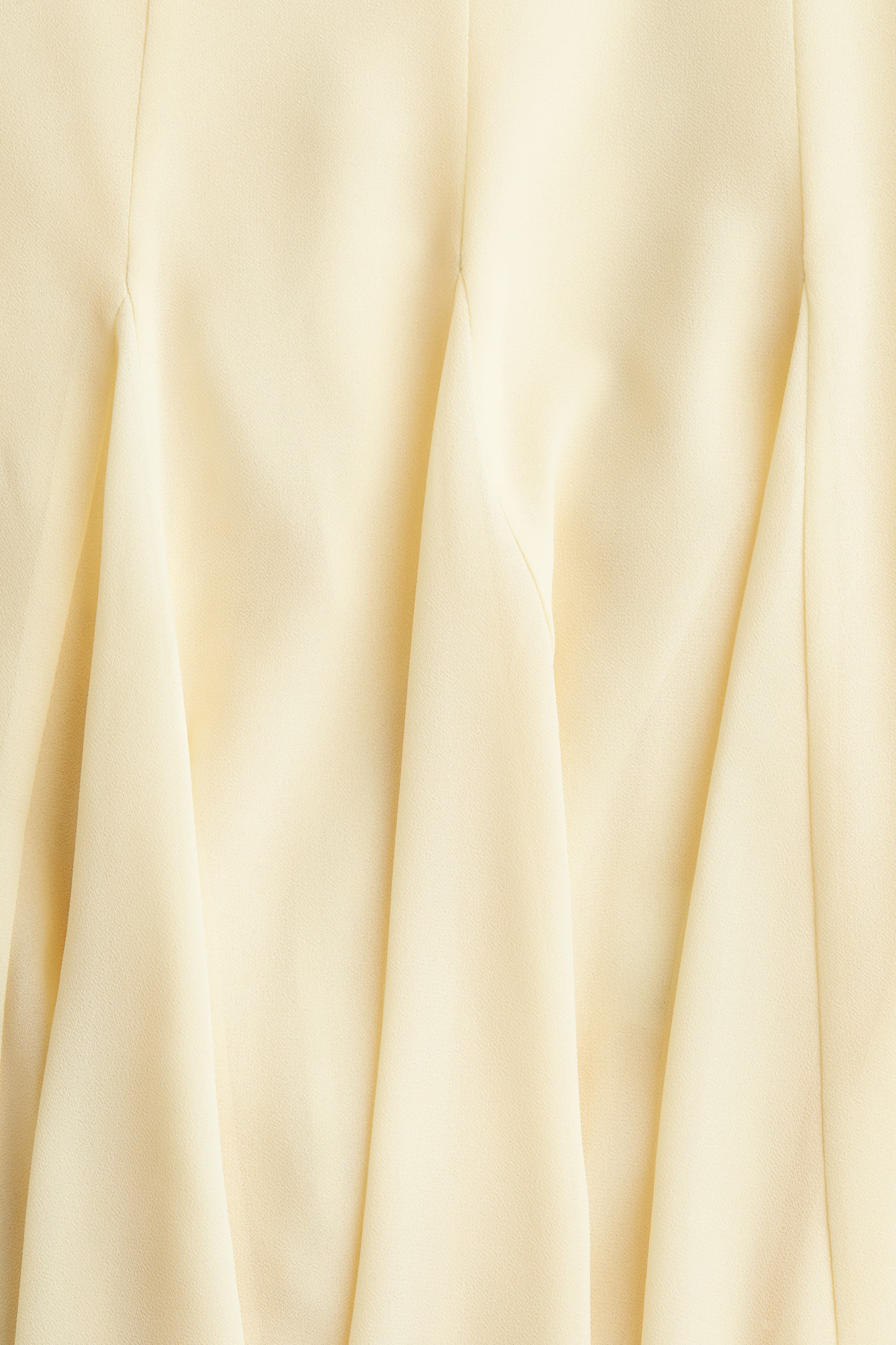 Платье со складками приталенного кроя: детали изделия