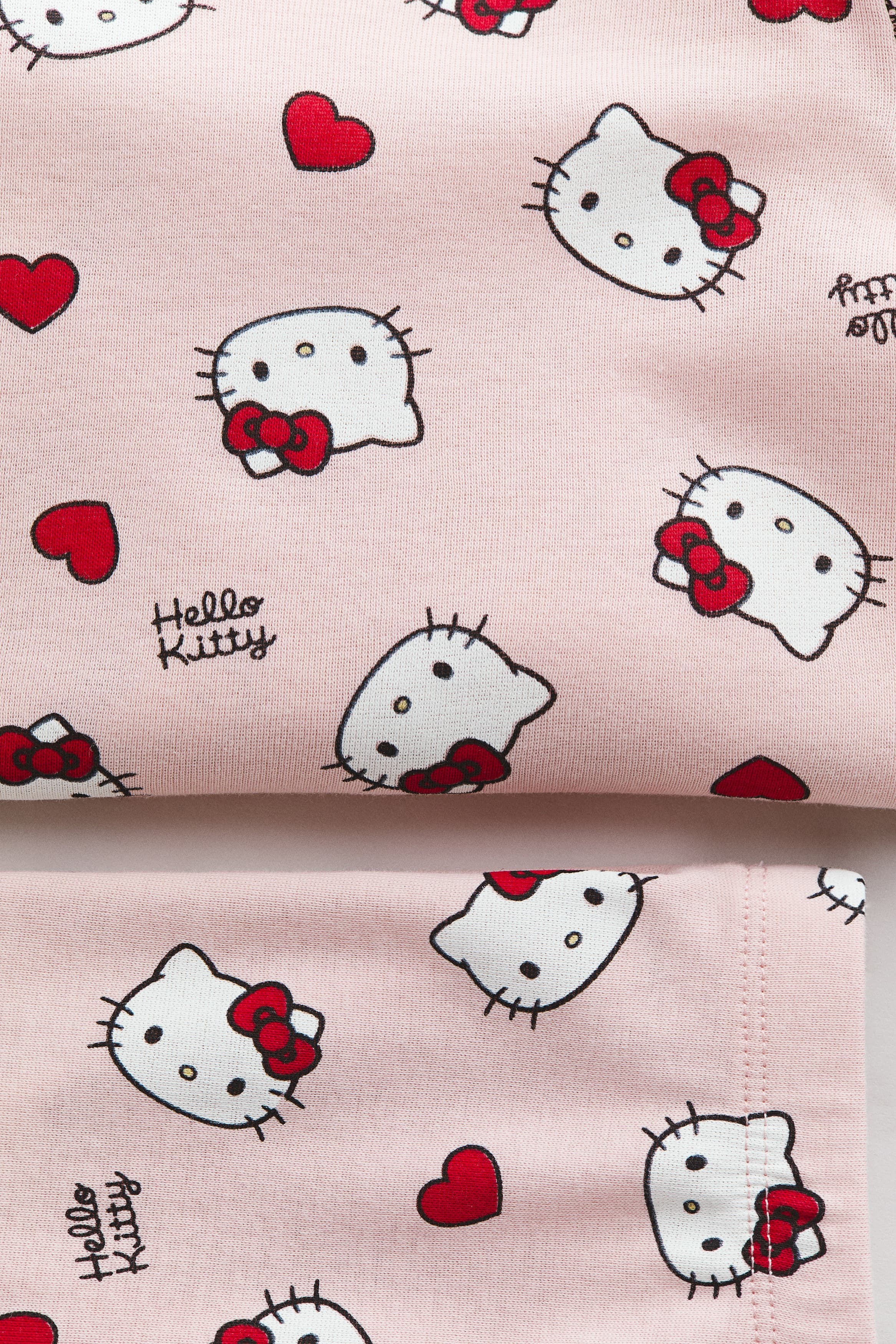Хлопковая пижама с принтом: детали изделия