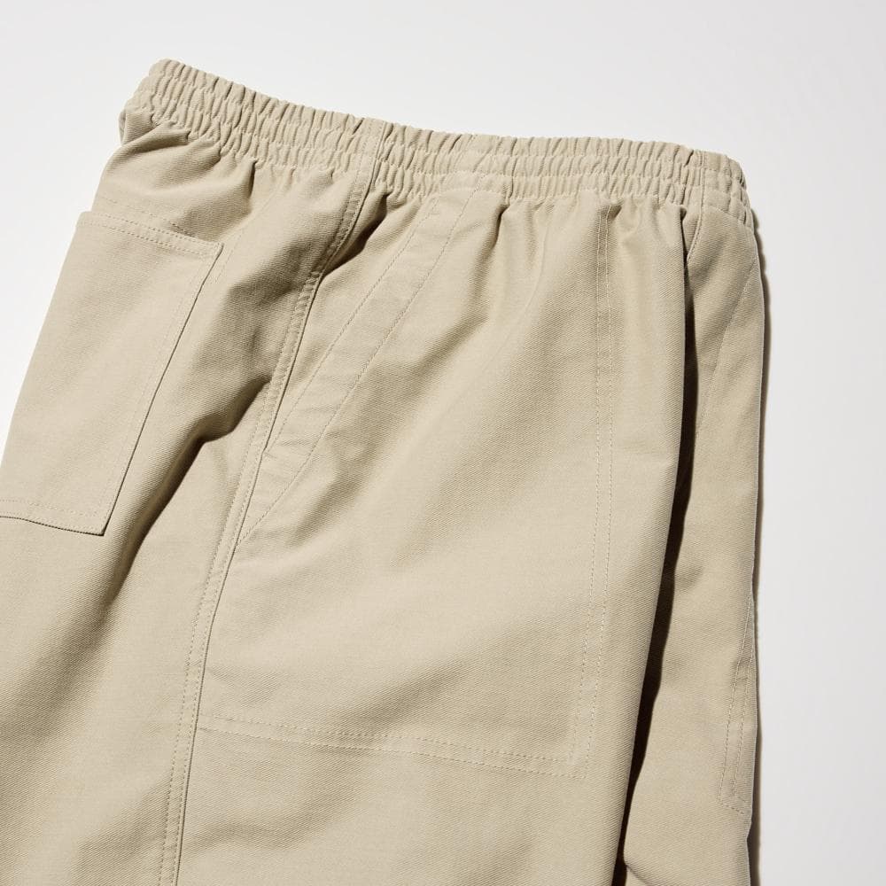 Трикотажные брюки с карманами карго укороченной длины свободного силуэта: особенности модели